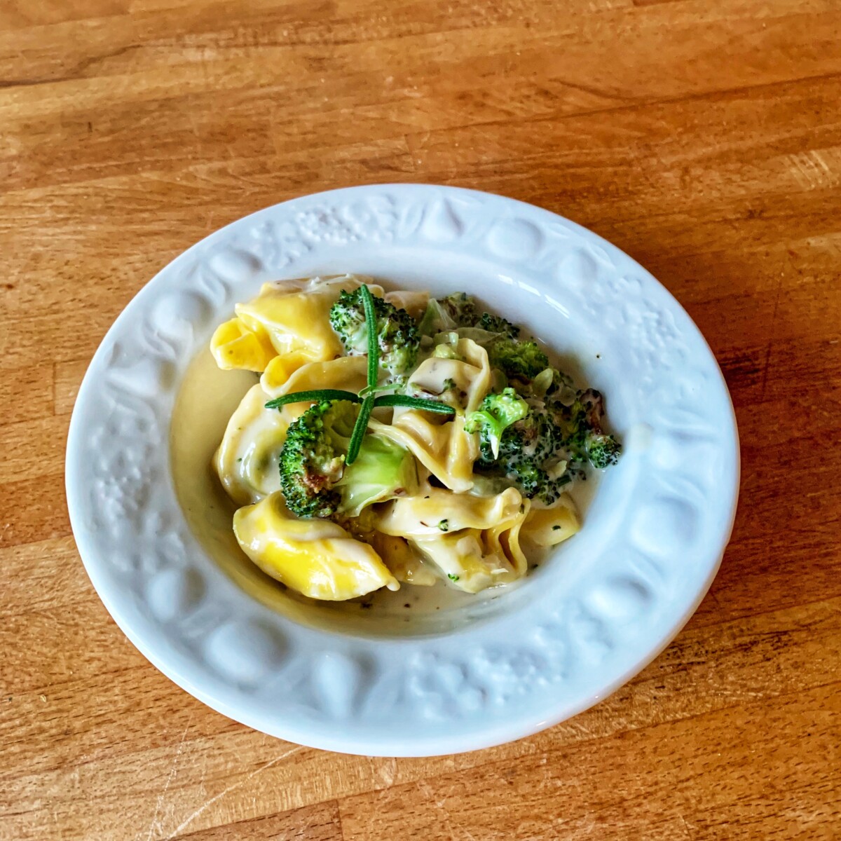 Creamy Broccoli Tortellini - Munchyesta