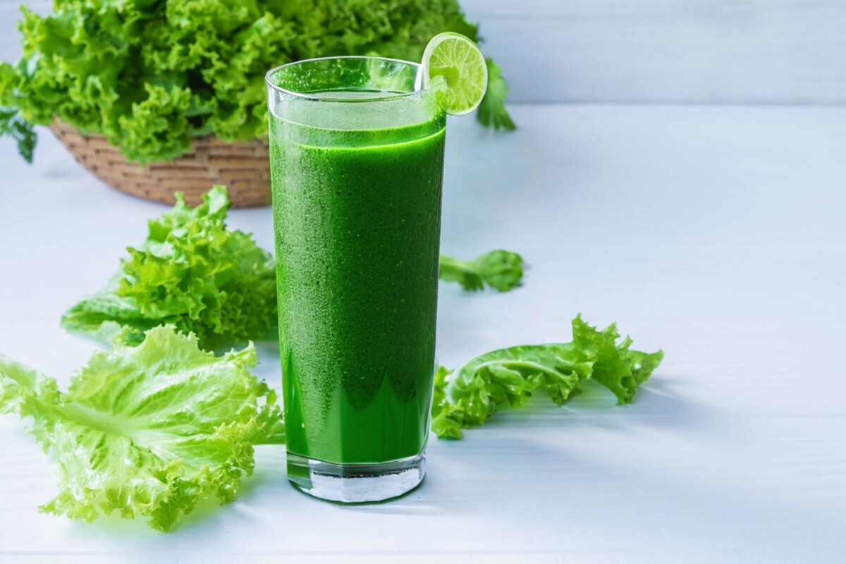 https://munchyesta.com/wp-content/uploads/2020/01/Green-detox-juice-5.jpg