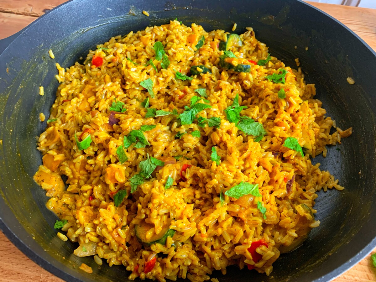 Easy Indian Coconut Curry Rice Munchyesta