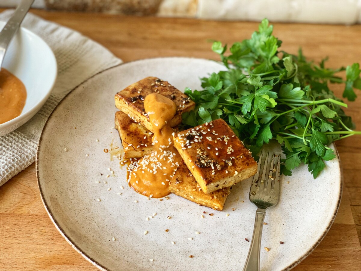 Easy Pan Fried Tofu with Soy Garlic Sauce - Munchyesta