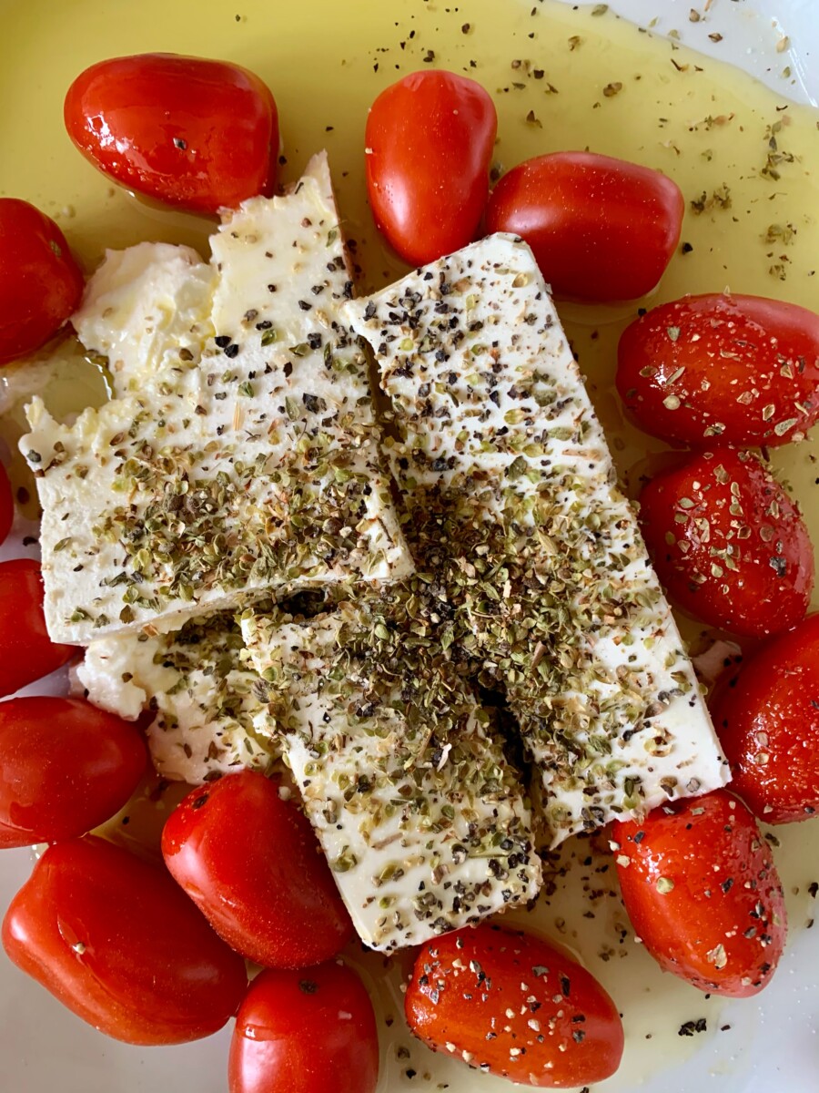 Easy Greek Tomato Feta Pasta (Tiktok Recipe) Munchyesta