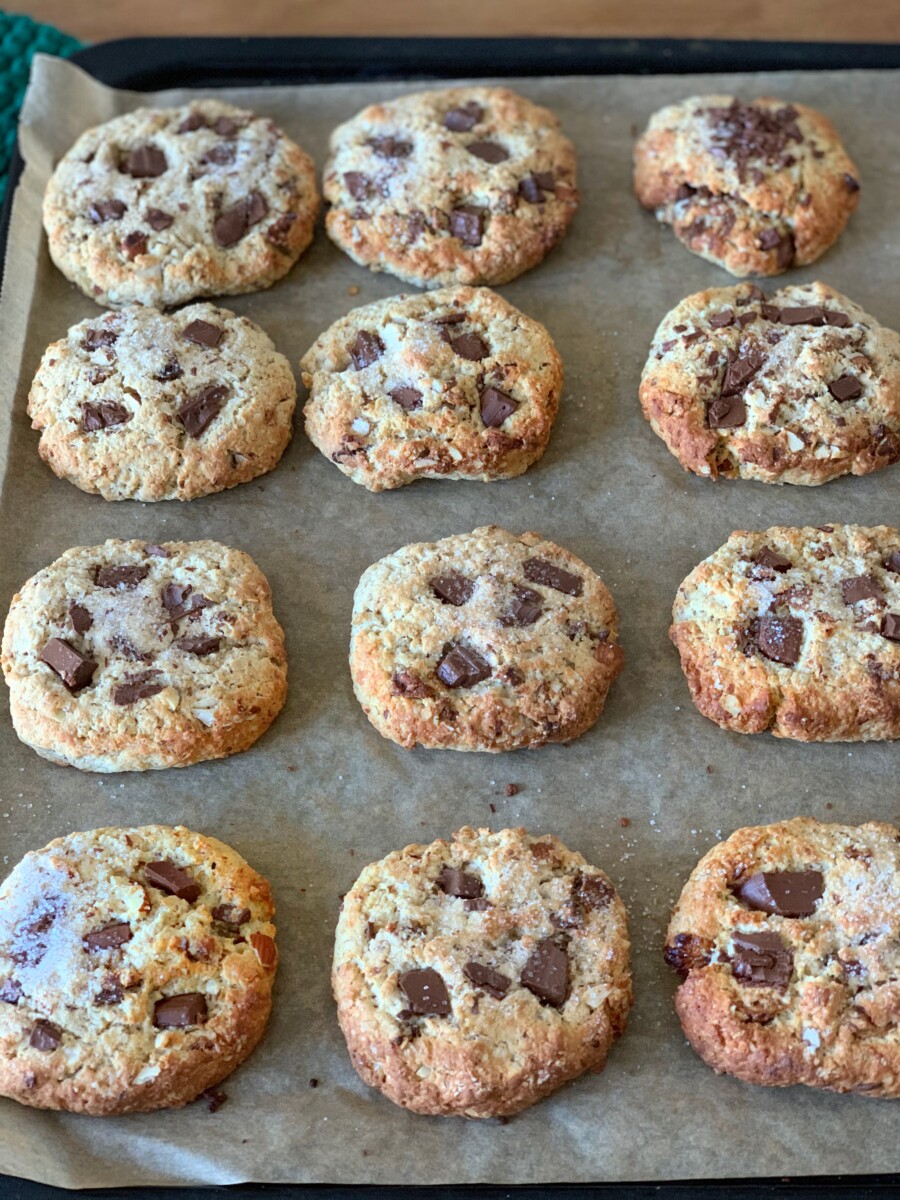 Easy Vegan Gluten-Free Tahini Protein Chocolate Chip Cookies - Munchyesta