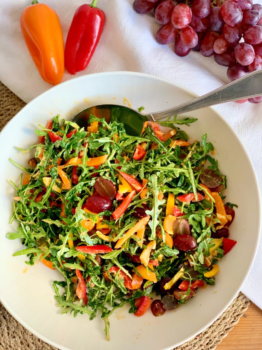Easy Arugula salad with grapes and peanut butter dressing (vegan