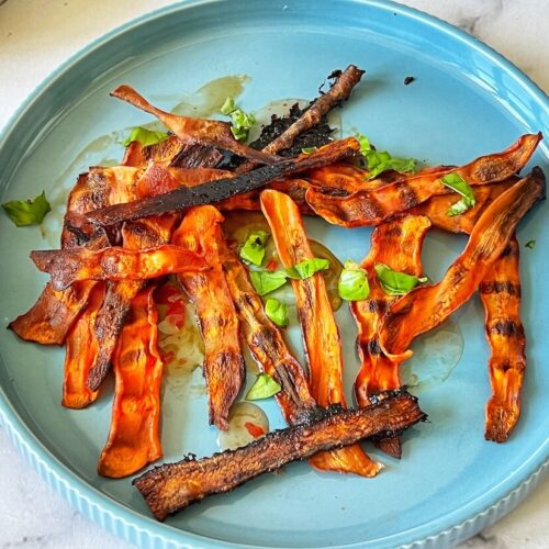 https://munchyesta.com/wp-content/uploads/2023/06/Carrot-bacon-recipe-crispy-golden-vegan-bacon-recipe-500x500.jpg
