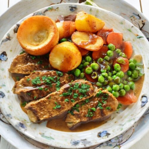 https://munchyesta.com/wp-content/uploads/2023/09/vegan-turkey-breast-holiday-roast-recipe-2-500x500.jpg