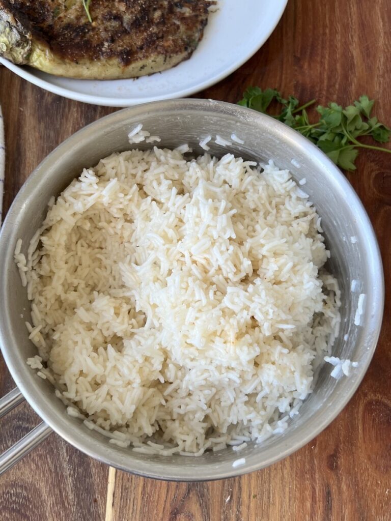 How to cook Steamed Basmati rice recipe + rice cooker - Munchyesta